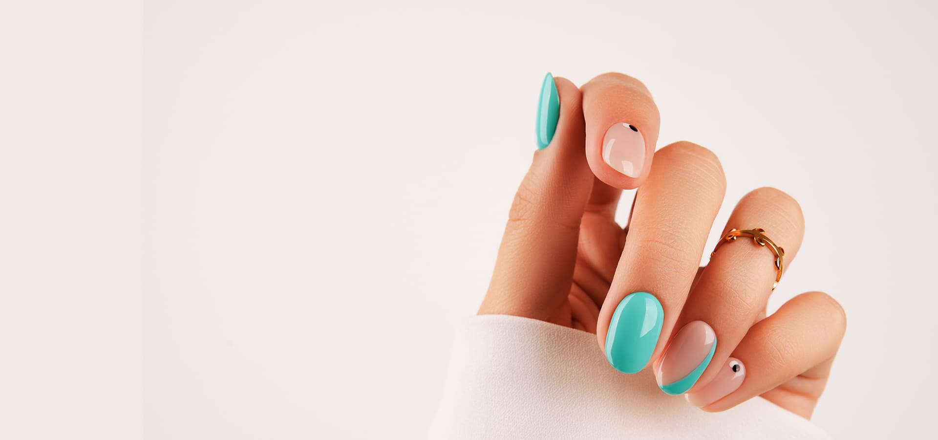 Nail & Piercing Studio in Amsterdam