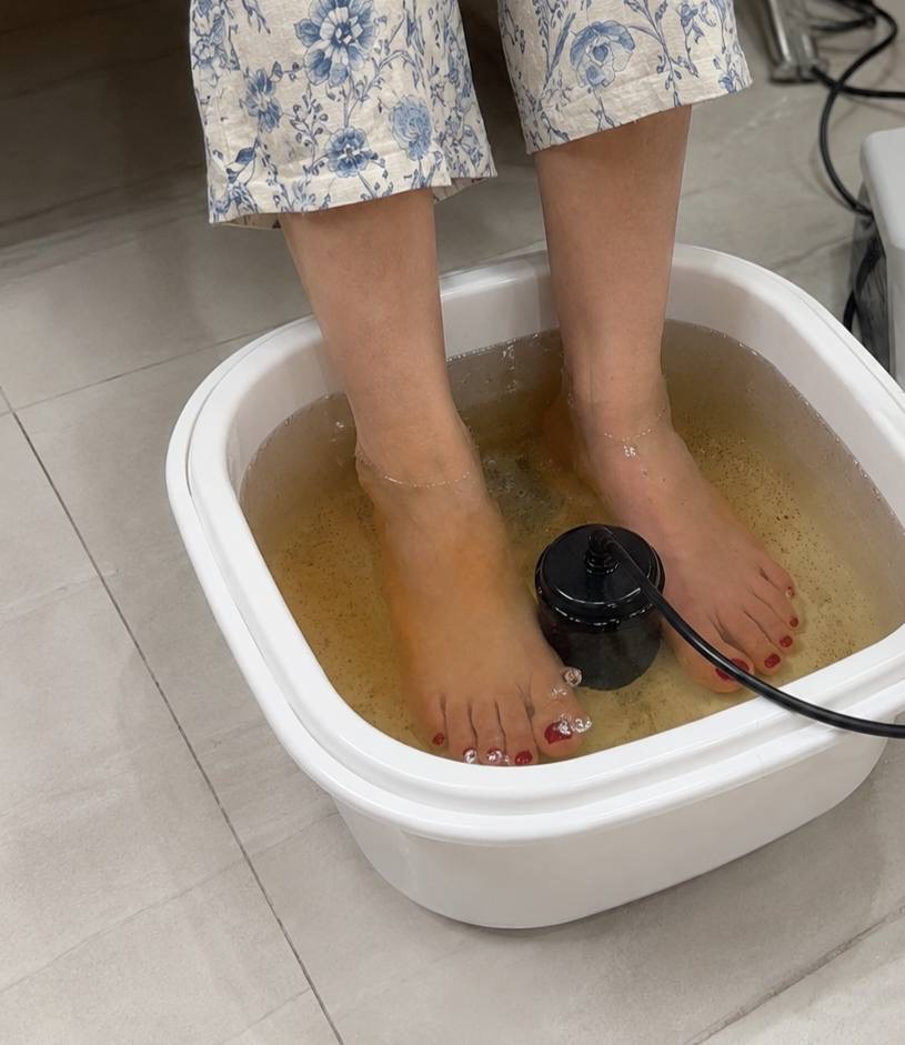 Professional ionic foot spa session